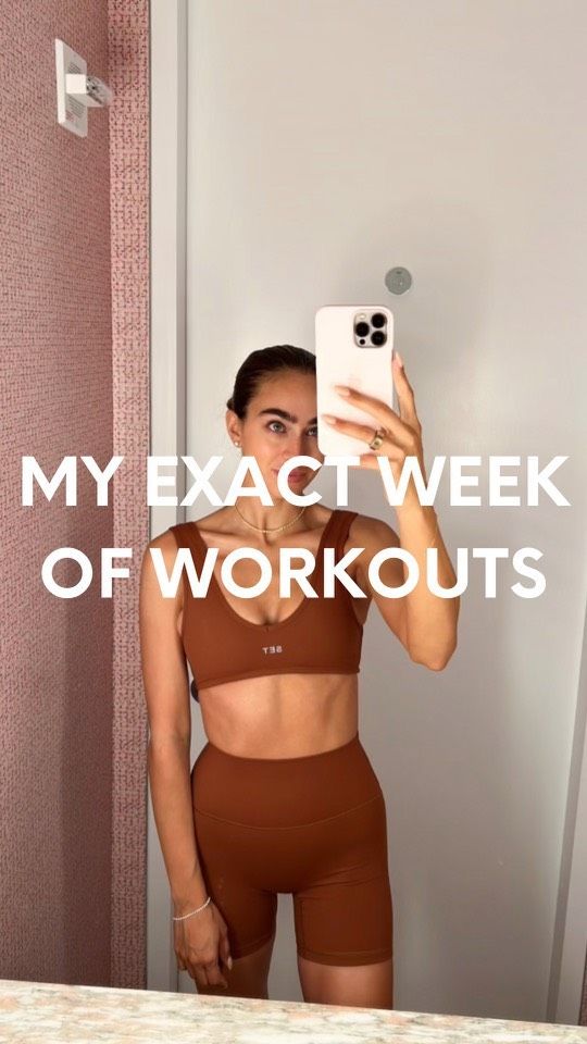 I truly did not used to believe in the power of an at-home workout. I was intimated by the many apps out there, didn’t know where to start and hadn’t found anything I loved - that really, really felt good on my body. This sentiment is a big reason D and I created @orroapp - the genuine enjoyment I get from doing these 20-45 min daily workouts has allowed me to be consistent. And that’s when you really see & feel the benefits (both mental + physical!). 7 day free trial in bio. 🫶🏻